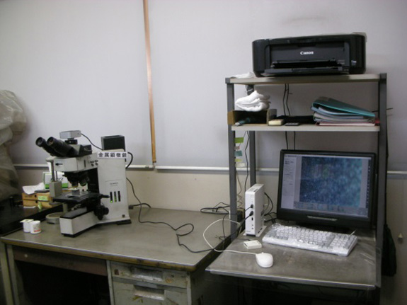 金属顕微鏡にPCを接続して組織を観察